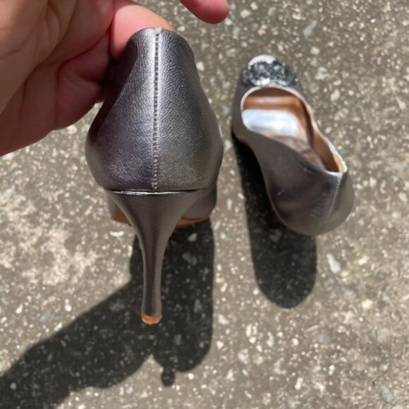 Badgley Mischka Silver Peep Toe Crystal Brooch Pumps - Picture 12 of 13